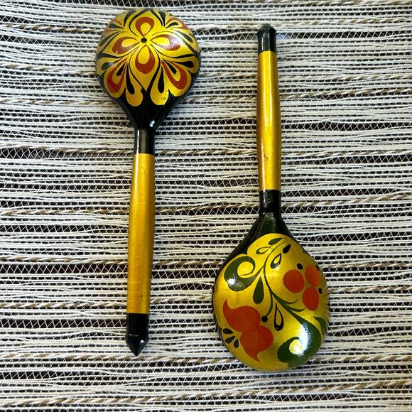 Vintage Russian Hand Painted Lacquer Wooden Spoons w/ Red & Gold Swirled Designs - Picture 4 of 9